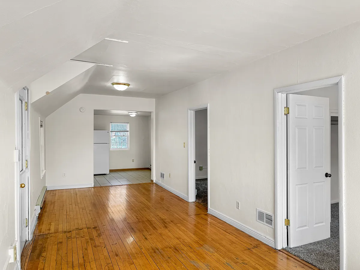 Building Photo - 414 3rd Ave S #A