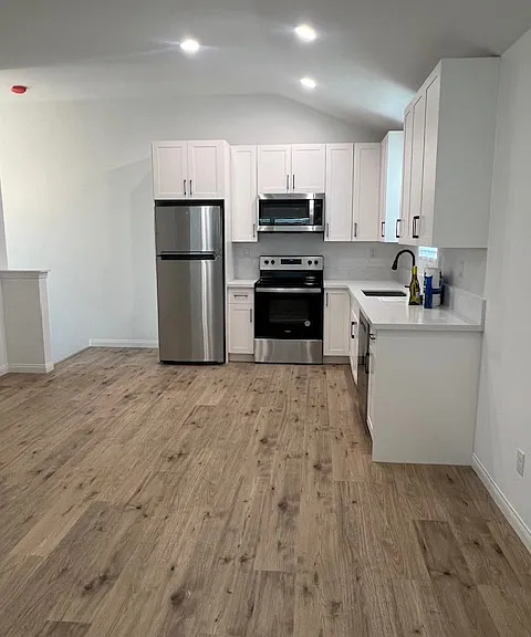 160 W Orange St — Photo 5