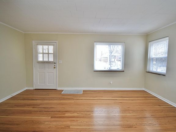 3rd image of 3967 Roswell Ave