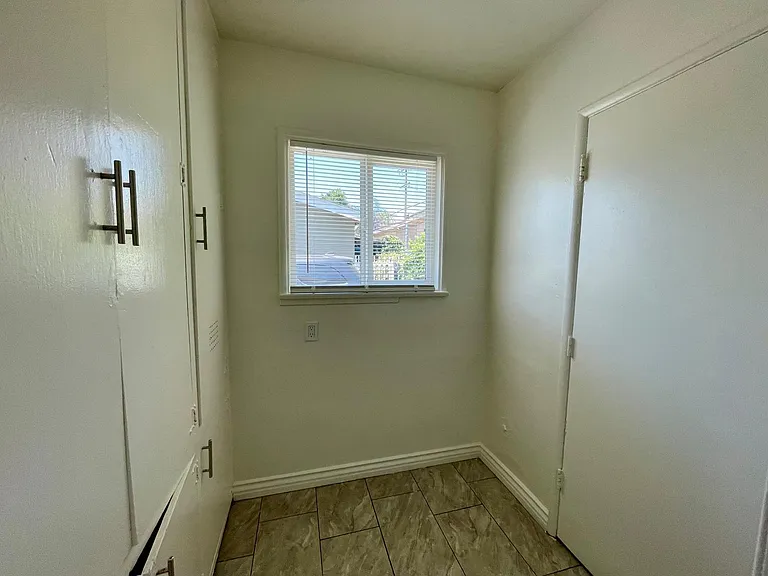 1142 N Madison Ave #2 — Photo 6
