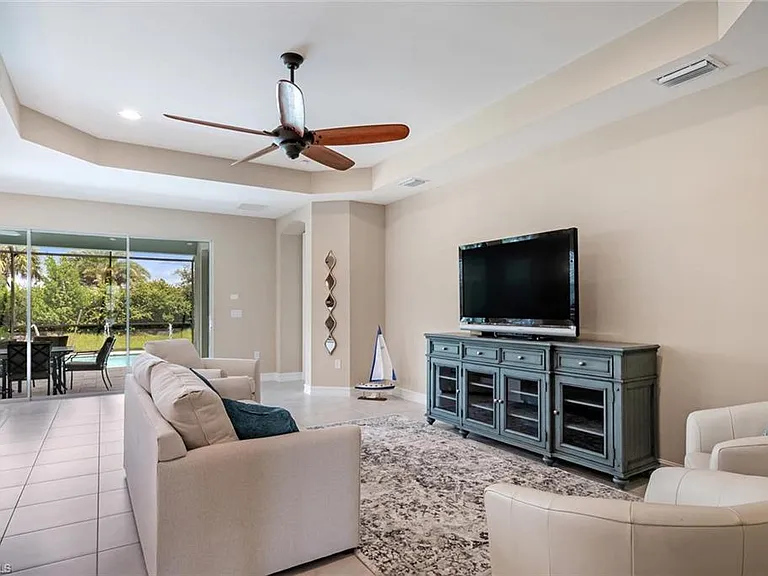 14586 Tropical Dr — Photo 3