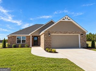 104 Parker Pl, Lyons, GA 30436