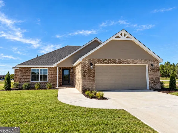 104 Parker Pl, Lyons, GA 30436