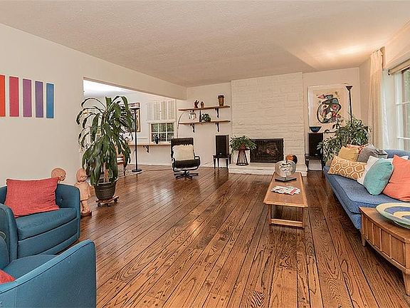 3rd image of 2706 Belvoir Blvd