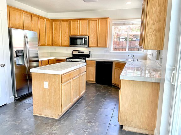 5th image of 2685 Highland Dr