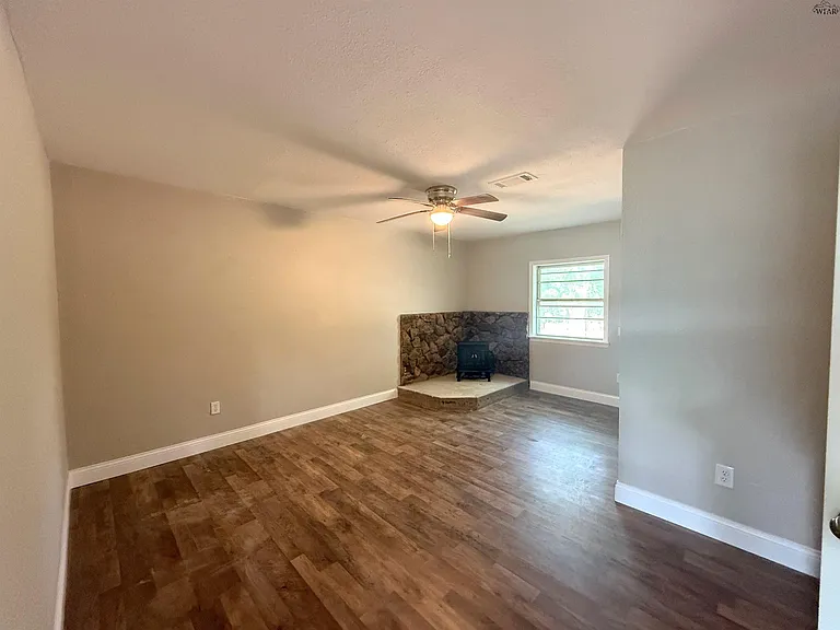 104 Sandy Ln — Photo 15