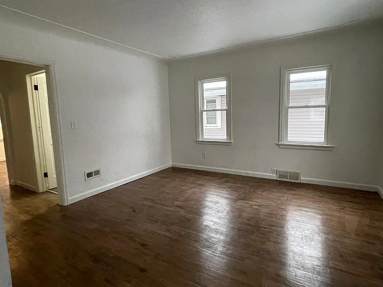 254 Eldred St — Photo 8