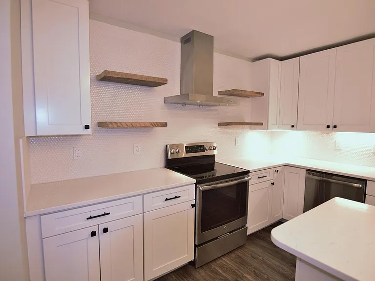 94 E 3rd Ave #B — Photo 4