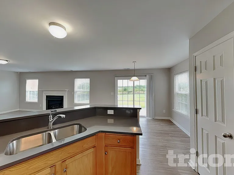 11311 Breezehill Ln — Photo 8