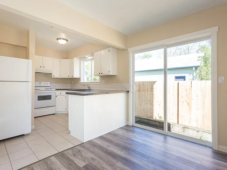 7852 SE 21st Ave — Photo 5