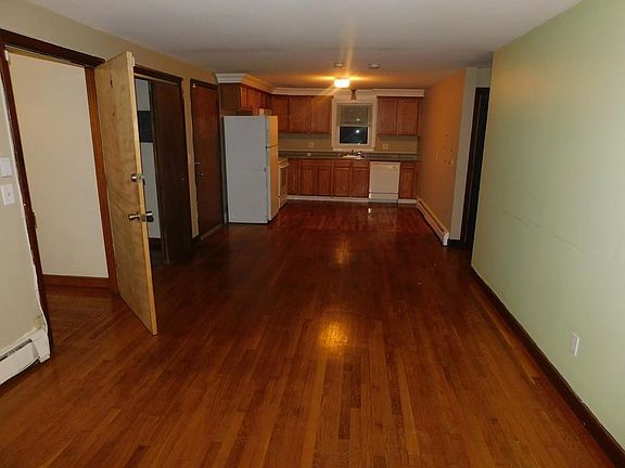 2nd image of 139 West St APT 4