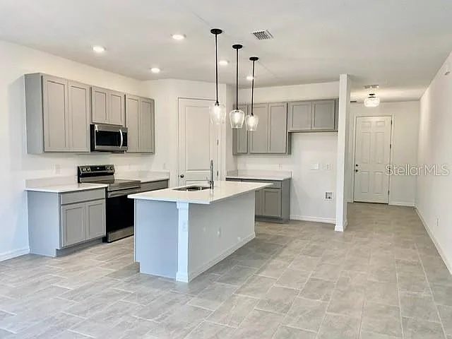 5 bed, 2725 sqft, $2,700 — Photo 4