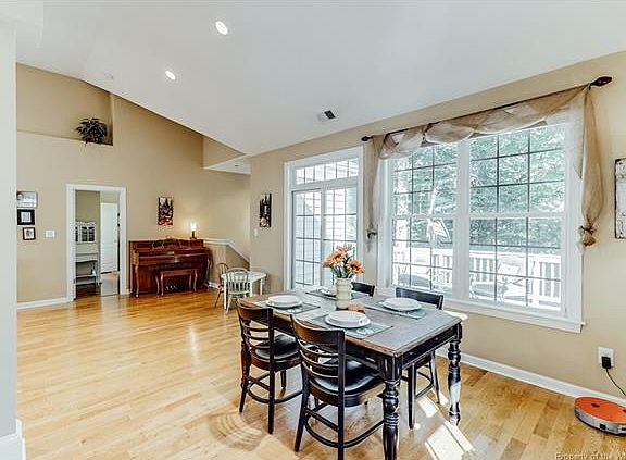 3rd image of 5269 Queen Bishop Ln