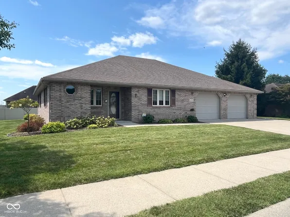 2701 Falcon Ct, Seymour, IN 47274
