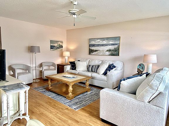 3rd image of 114 Oakridge I
