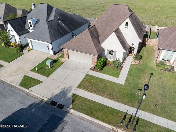 2nd image of 212 Bayou Parc Dr