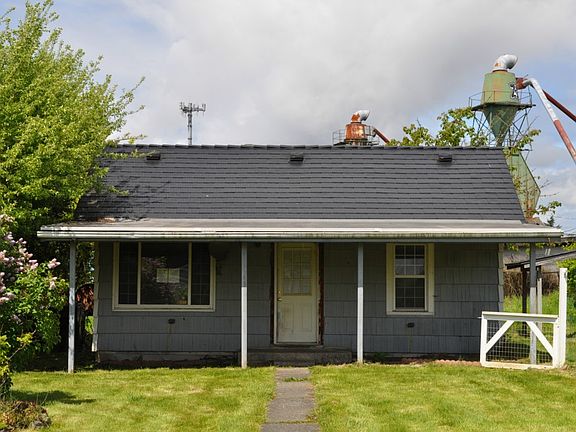 2nd image of 615 E 62nd St