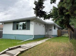 715 N 64th Ave NW, Calgary, AB T2K 0M3