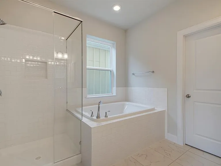 2910 Zach Scott St — Photo 13