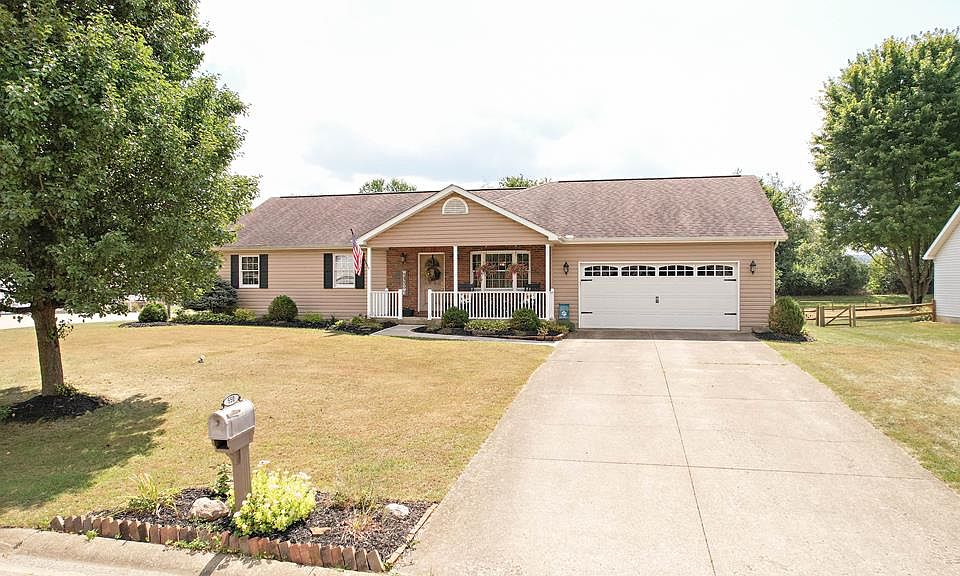 1st image of 550 Golfview Dr