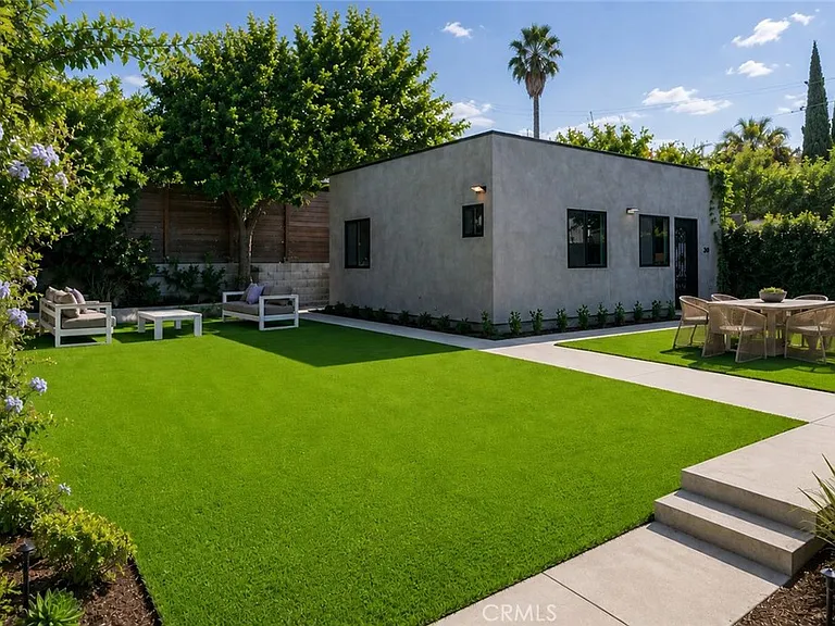 348 S Orange Dr — Photo 33