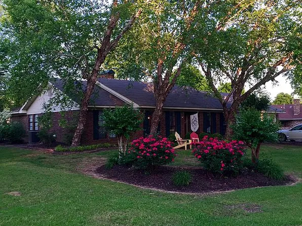 1403 Highland Cir, Amory, MS 38821