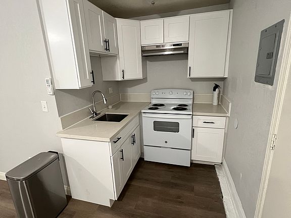 3rd image of 15464 Pomona Rincon Rd