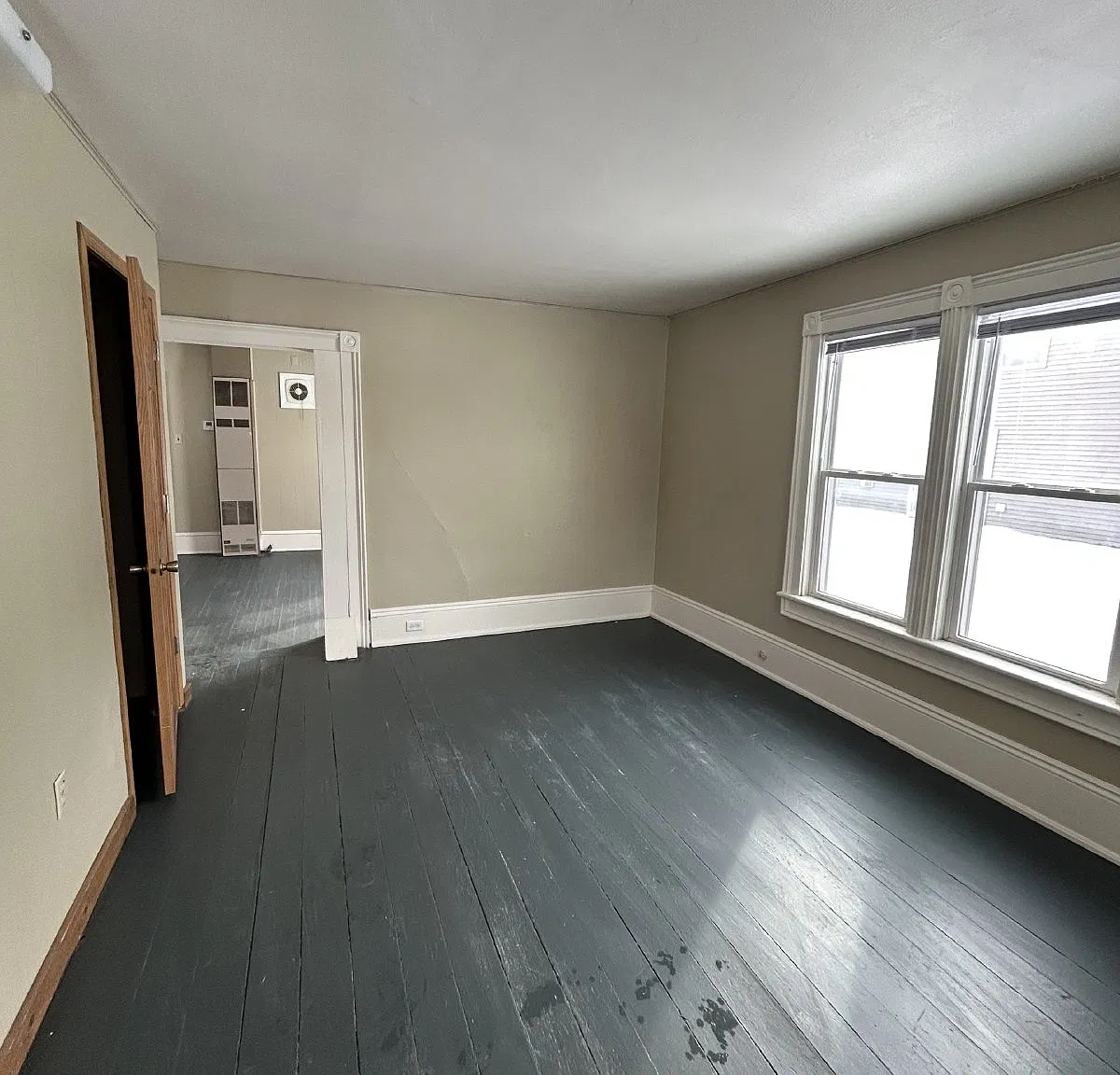 4 bed, 1.0 bath, $350 — Photo 2