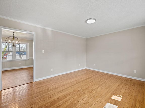 5th image of 503 Adams St