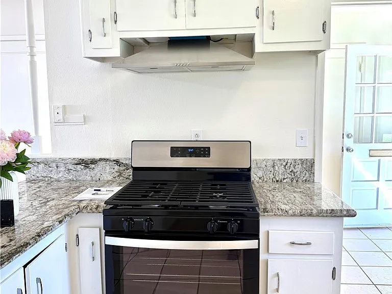 684 E Lee Pl — Photo 29