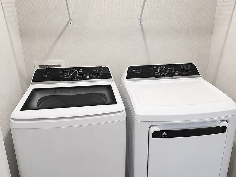 Washer and Dryer included!