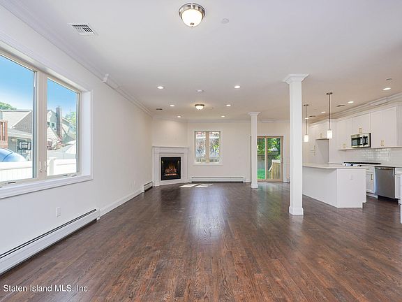 5th image of 158 Cloverdale Ave #1