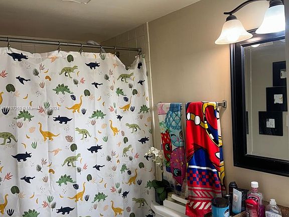 4th image of 208 Meadows Cir #208