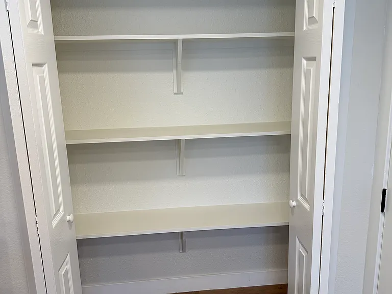 426 W Platte Ave — Photo 4