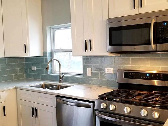 5th image of 725 N Lotus Ave