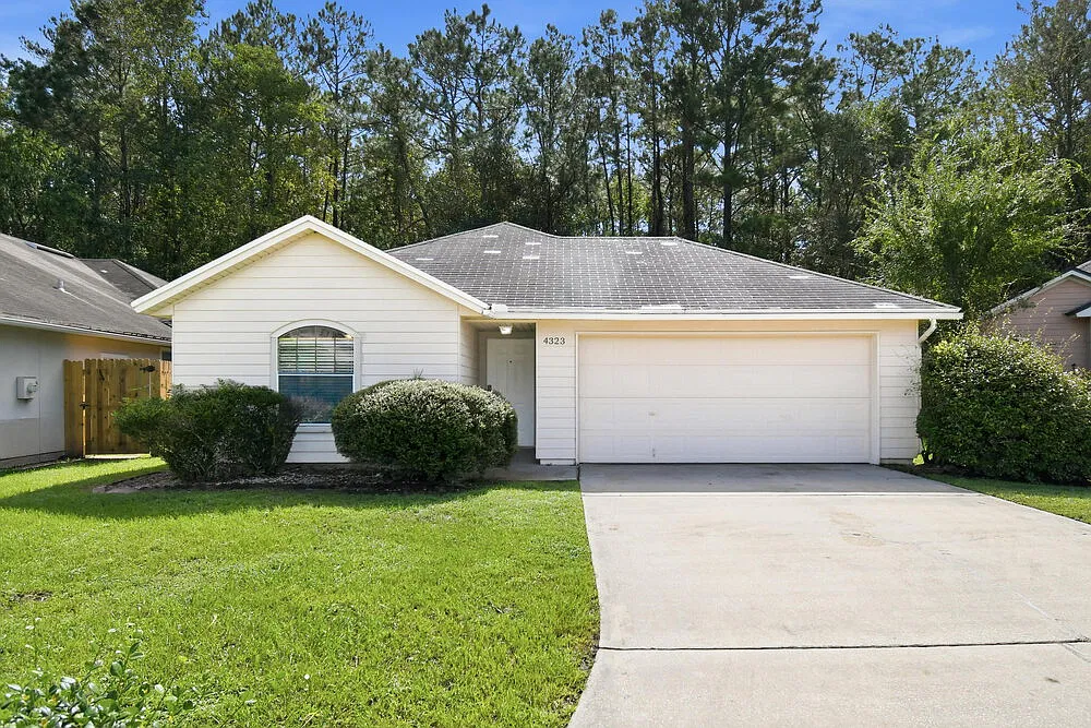3 bed, 2.0 bath, 1300 sqft, $1,670 — Photo 1