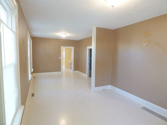 2nd image of 526 Columbia St