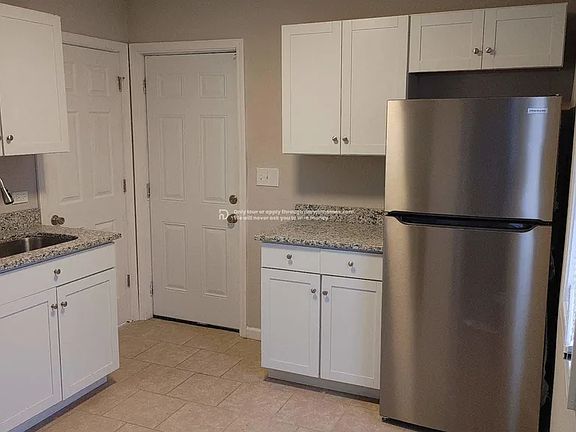 3rd image of 224 E Bowman St