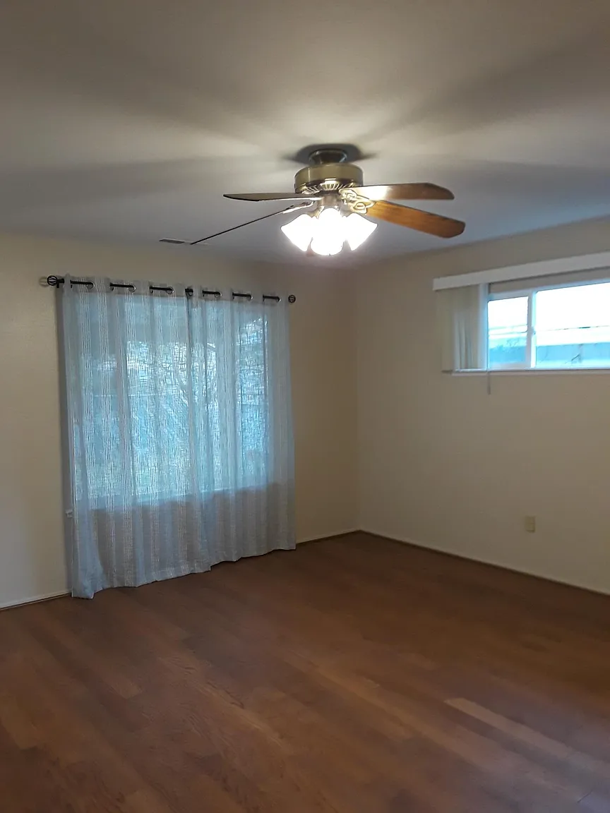 1004 Sheridan St photo 1