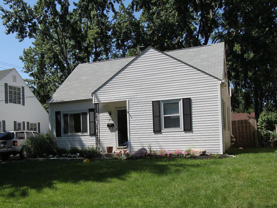 2nd image of 256 E Park St