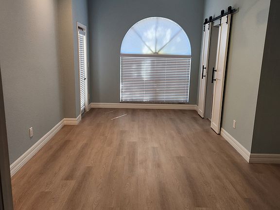 3rd image of 28041 W Brook Dr