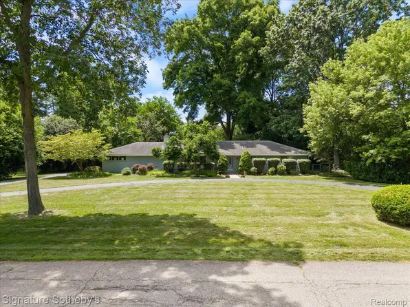7300 Jackson Park Dr, Bloomfield Hills, MI 48301
