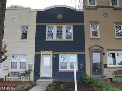 1352 L St SE, Washington, DC, 20003