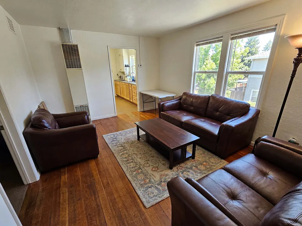 1710 N Main St