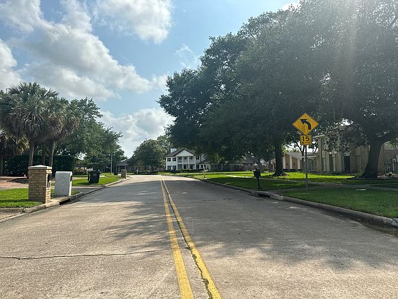 5th image of 3016 Country Club Dr
