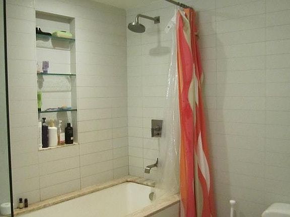 5th image of 322 W 57th St APT 25Q