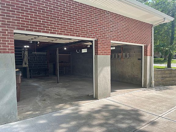 5th image of 10 Bustetter Dr