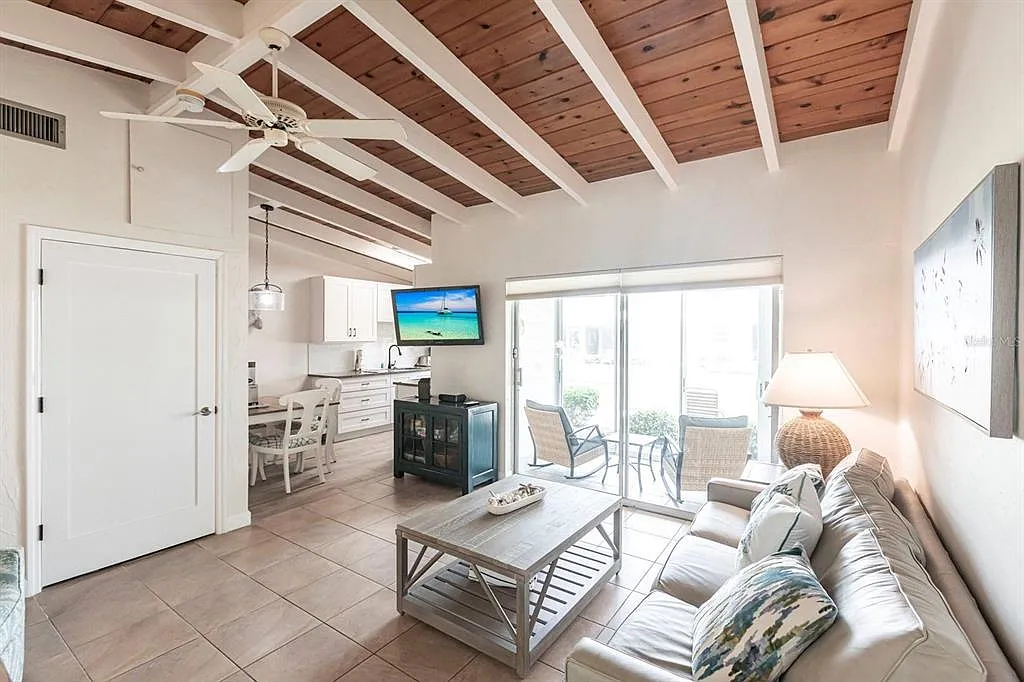 1 bed, 1.0 bath, 600 sqft, $5,370 — Photo 2