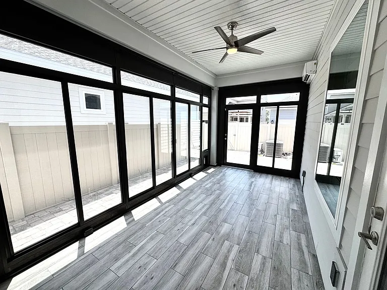 77 Park Center Ave — Photo 5