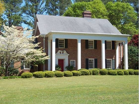 1st image of 829 Memorial Dr